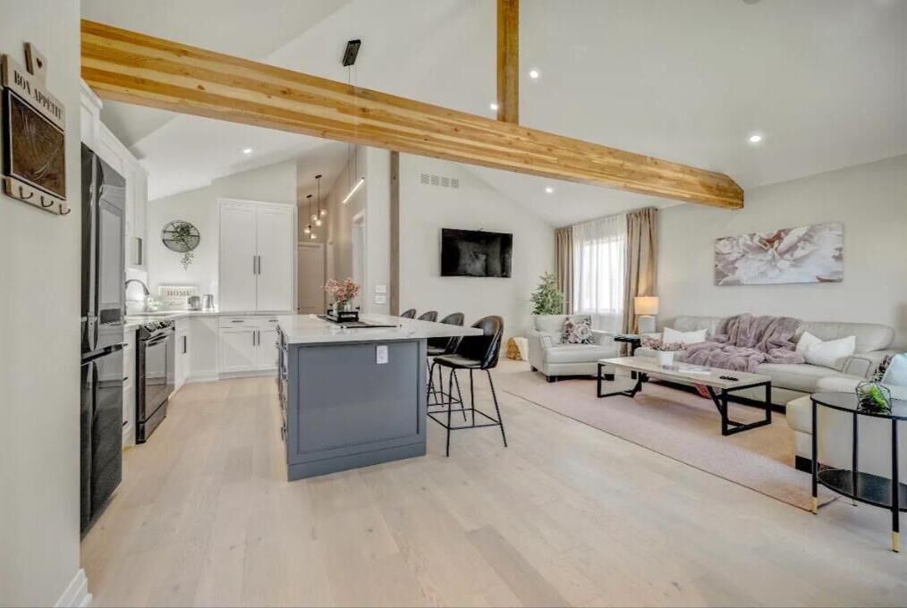 Photo of Livingroom in Lakeview