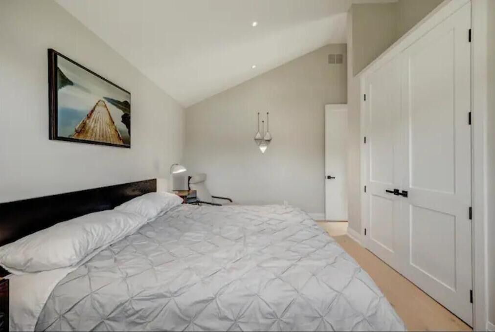 Photo of Bedroom in Lakeview
