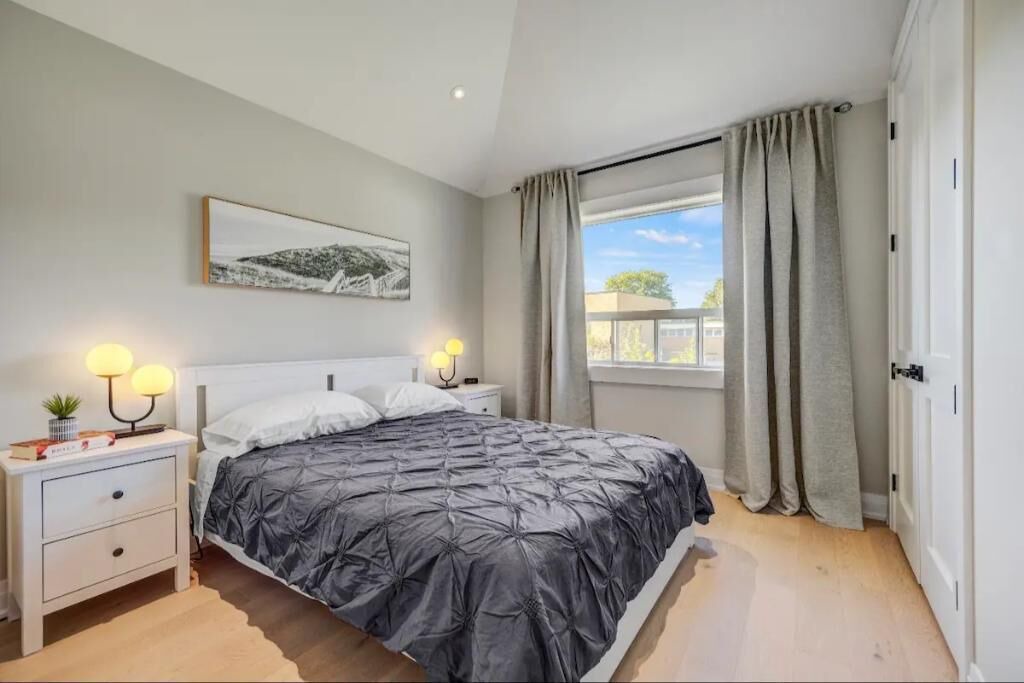 Photo of Bedroom in Lakeview