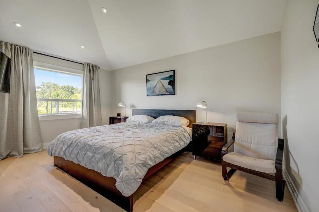 Photo of Bedroom in Lakeview