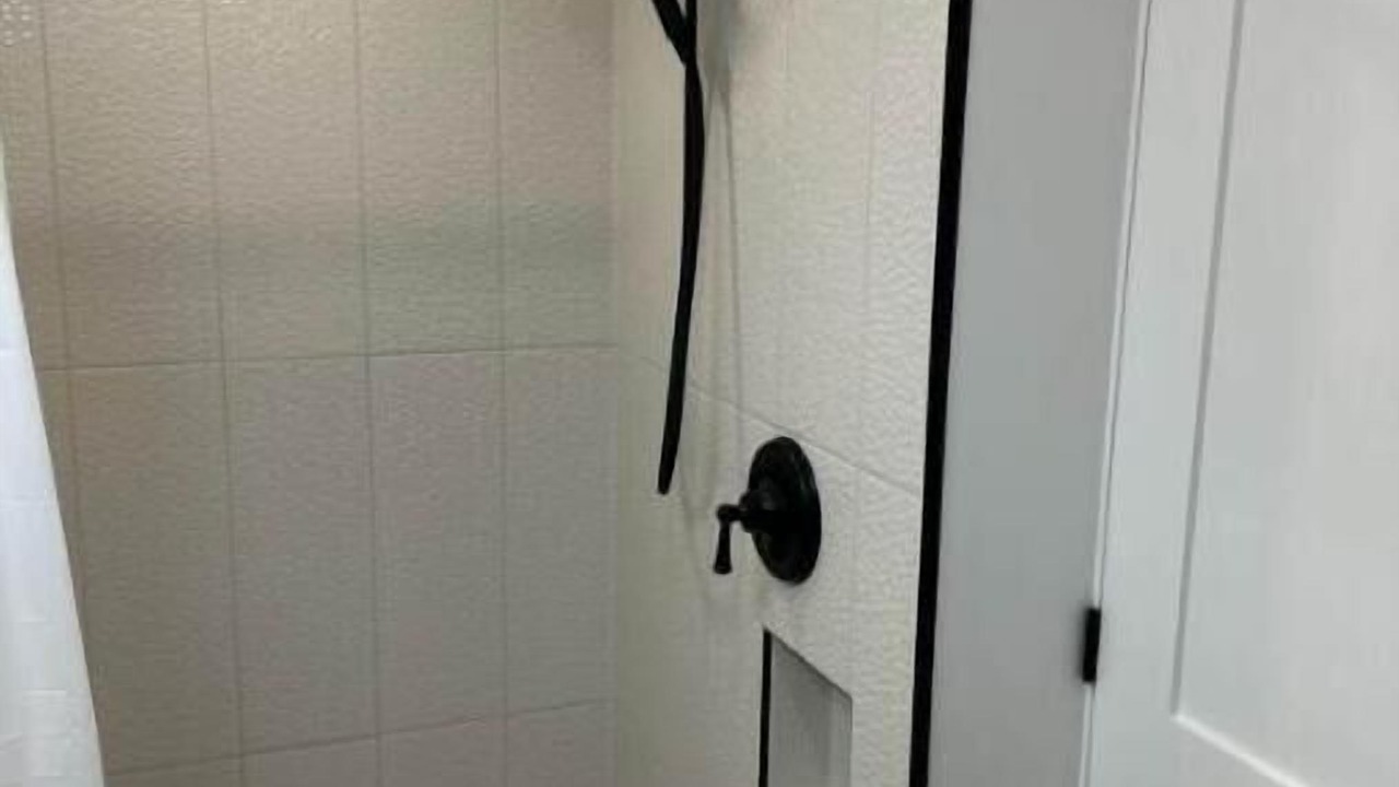 Photo of Bathroom in Lakeview