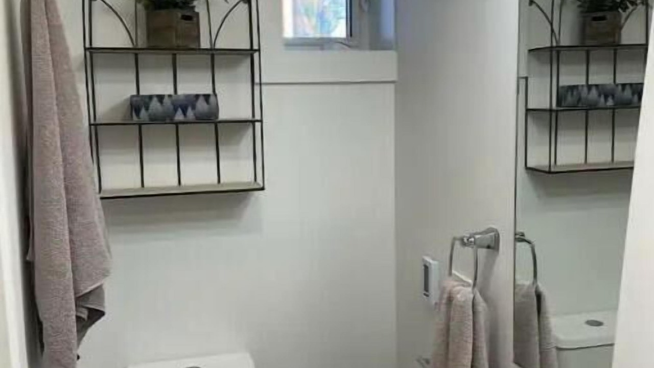 Photo of Bathroom in Lakeview