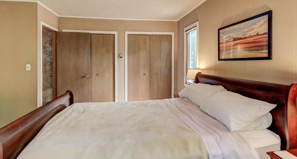 Photo of Bedroom in Grand Bend