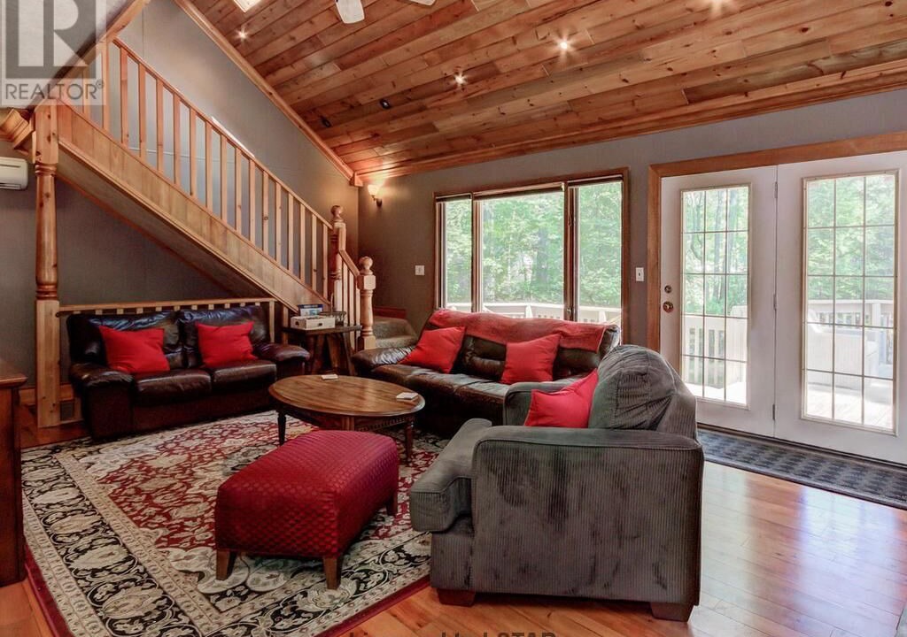 Photo of Livingroom in Grand Bend