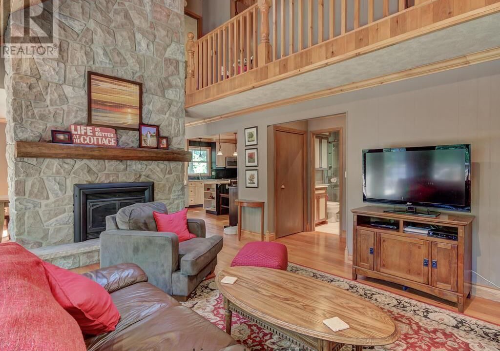 Photo of Livingroom in Grand Bend