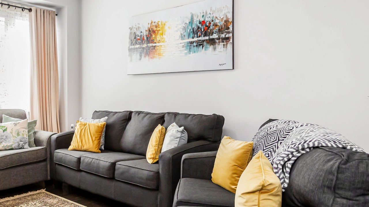 Photo of Livingroom in East Credit