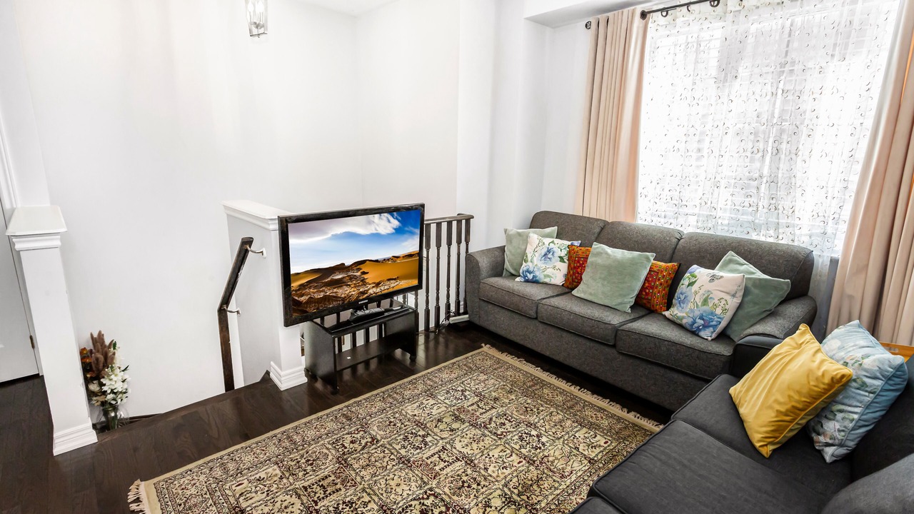 Photo of Livingroom in East Credit