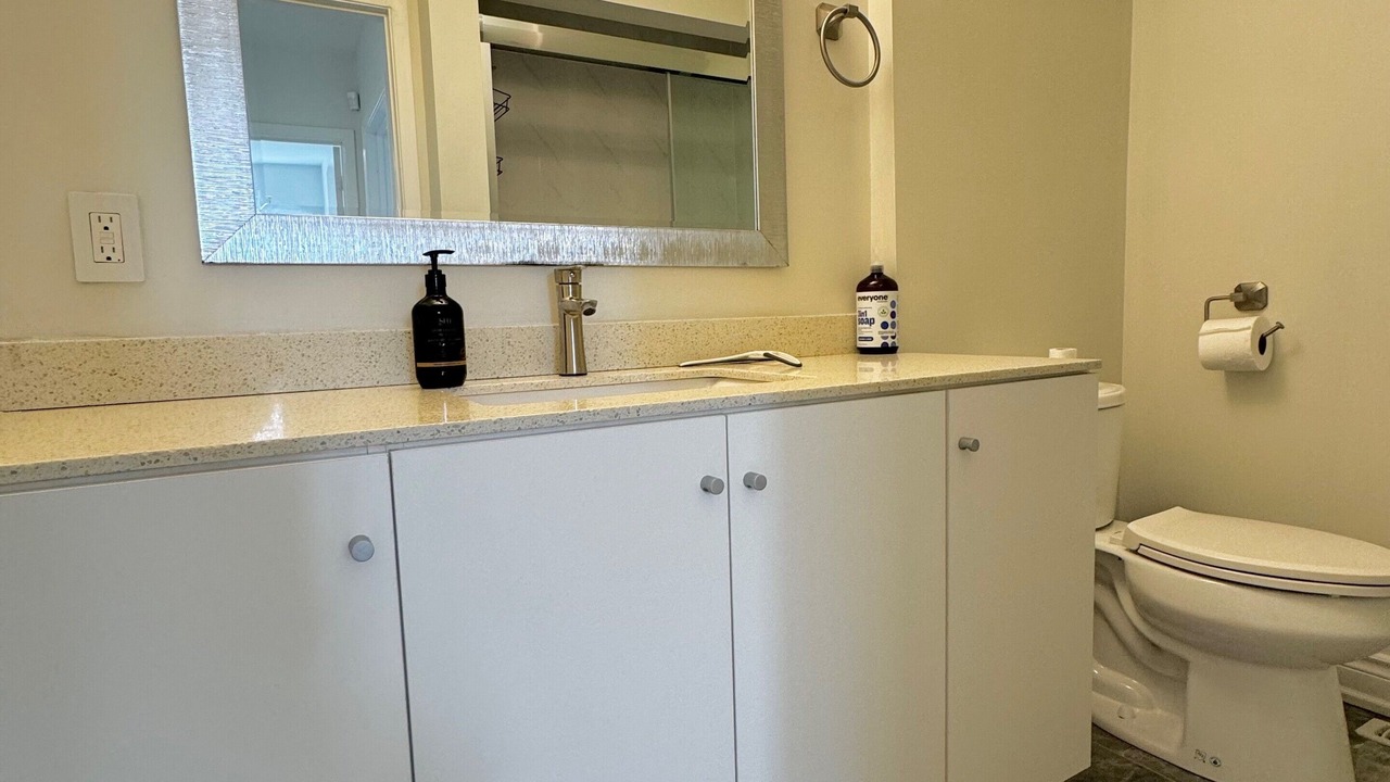 Photo of Bathroom in The Peanut