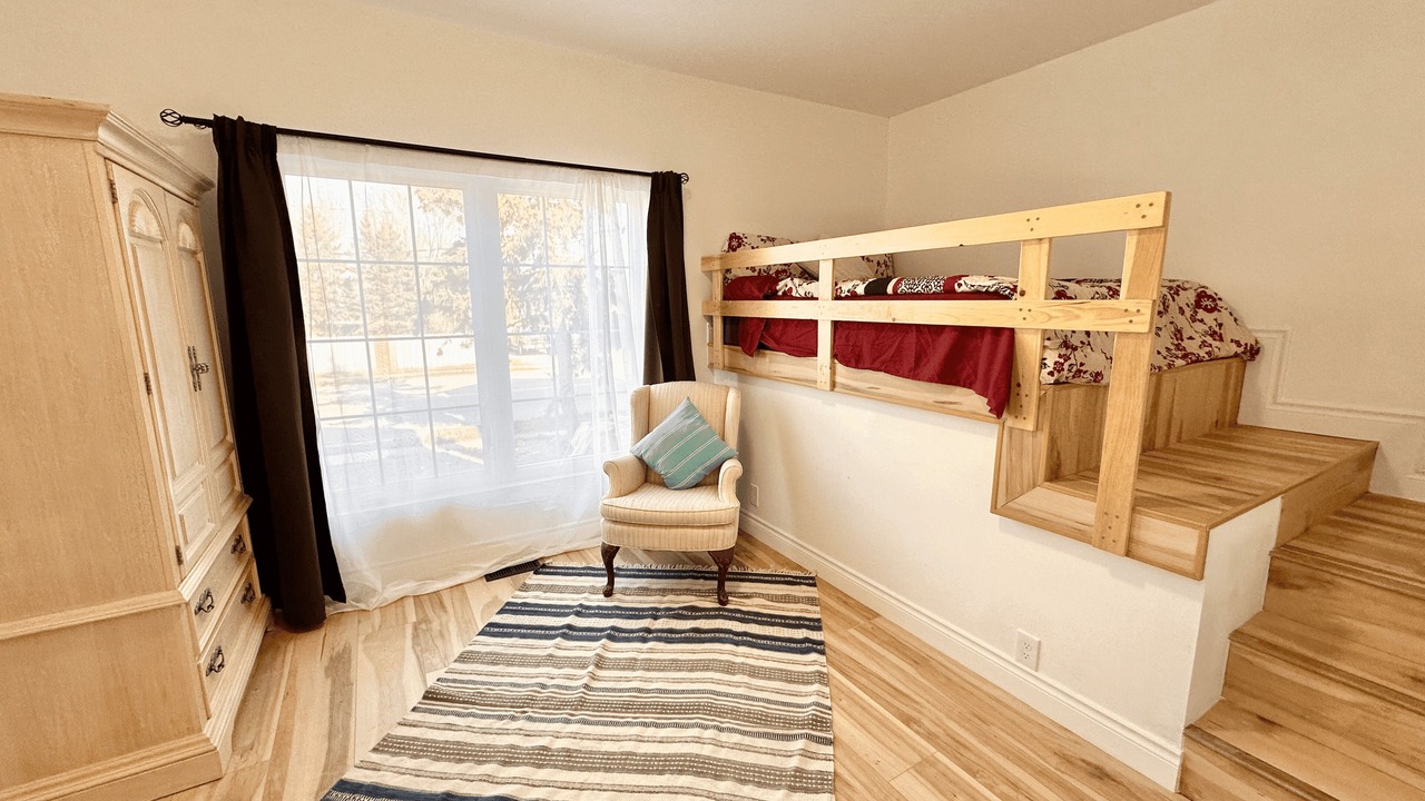 Photo of Bedroom in Port Colborne