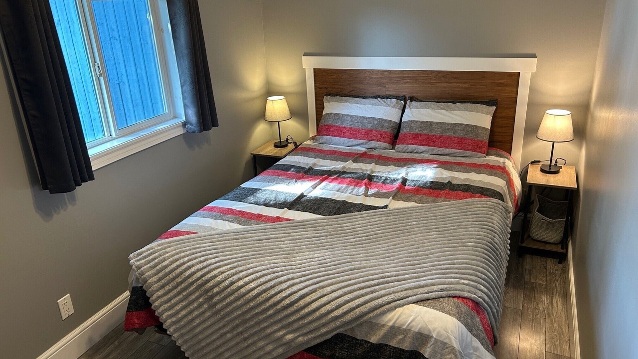Photo of Bedroom in Front of Yonge