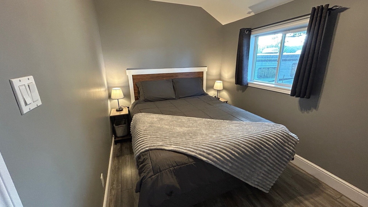 Photo of Bedroom in Front of Yonge