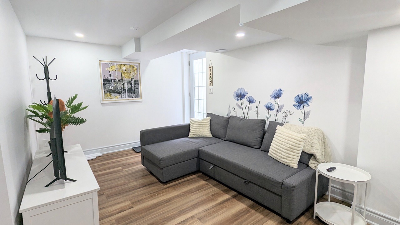Photo of Livingroom in Erin Mills