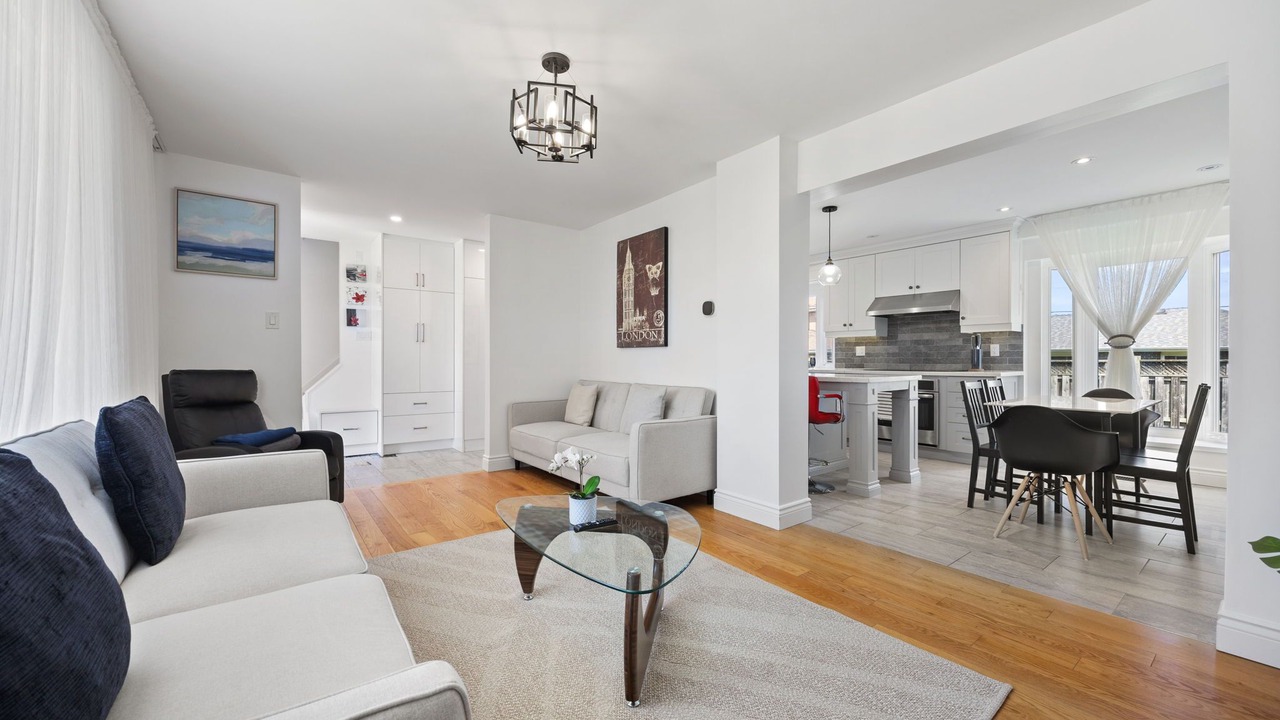 Photo of Livingroom in Pickering