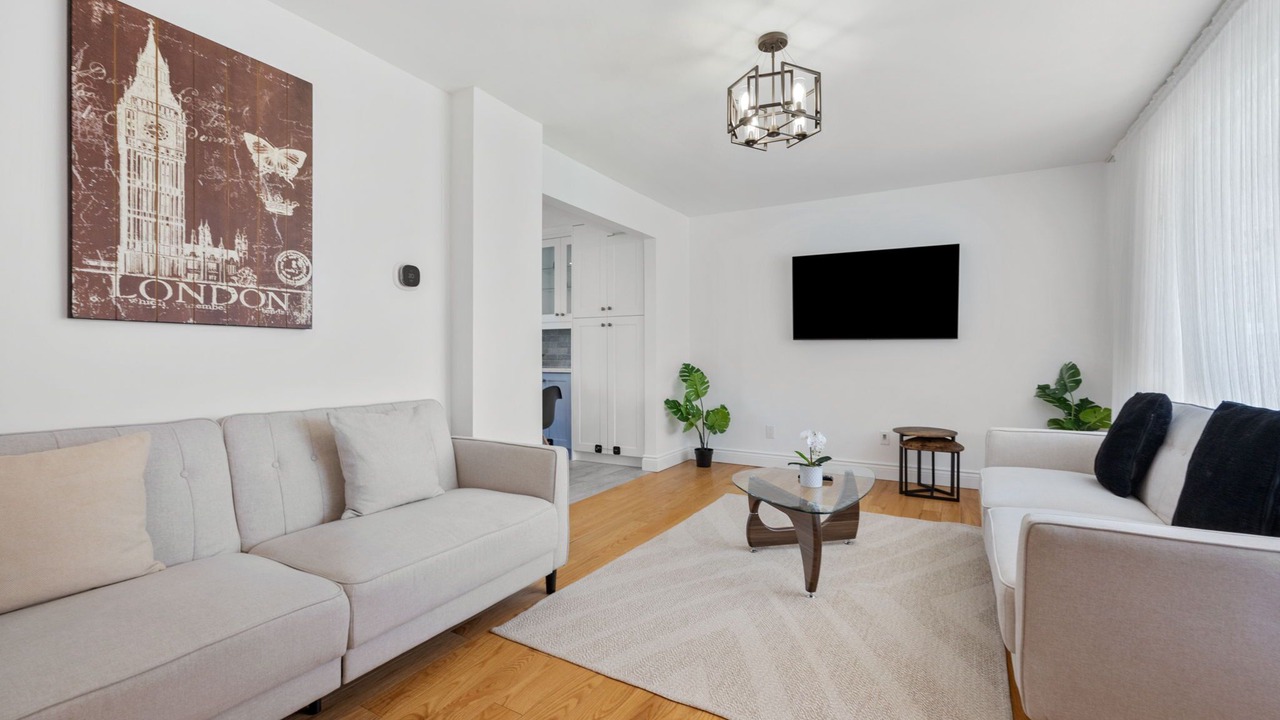 Photo of Livingroom in Pickering