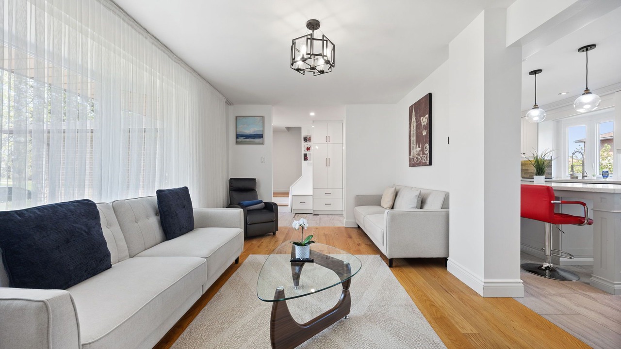 Photo of Livingroom in Pickering