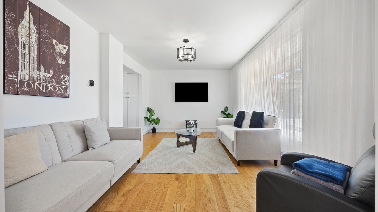 Photo of Livingroom in Pickering