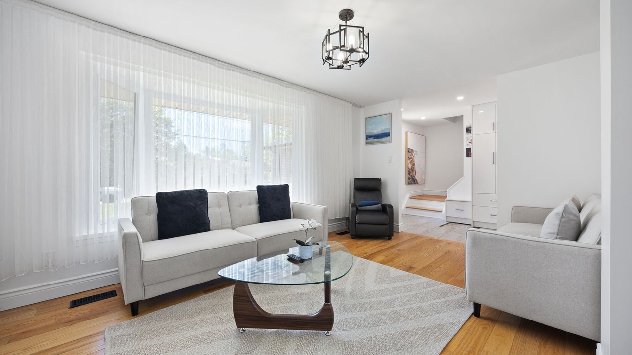 Photo of Livingroom in Pickering