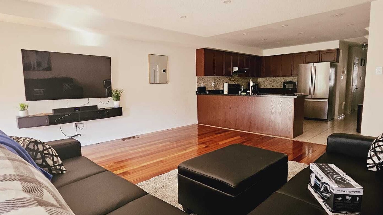 Photo of Livingroom in Hurontario