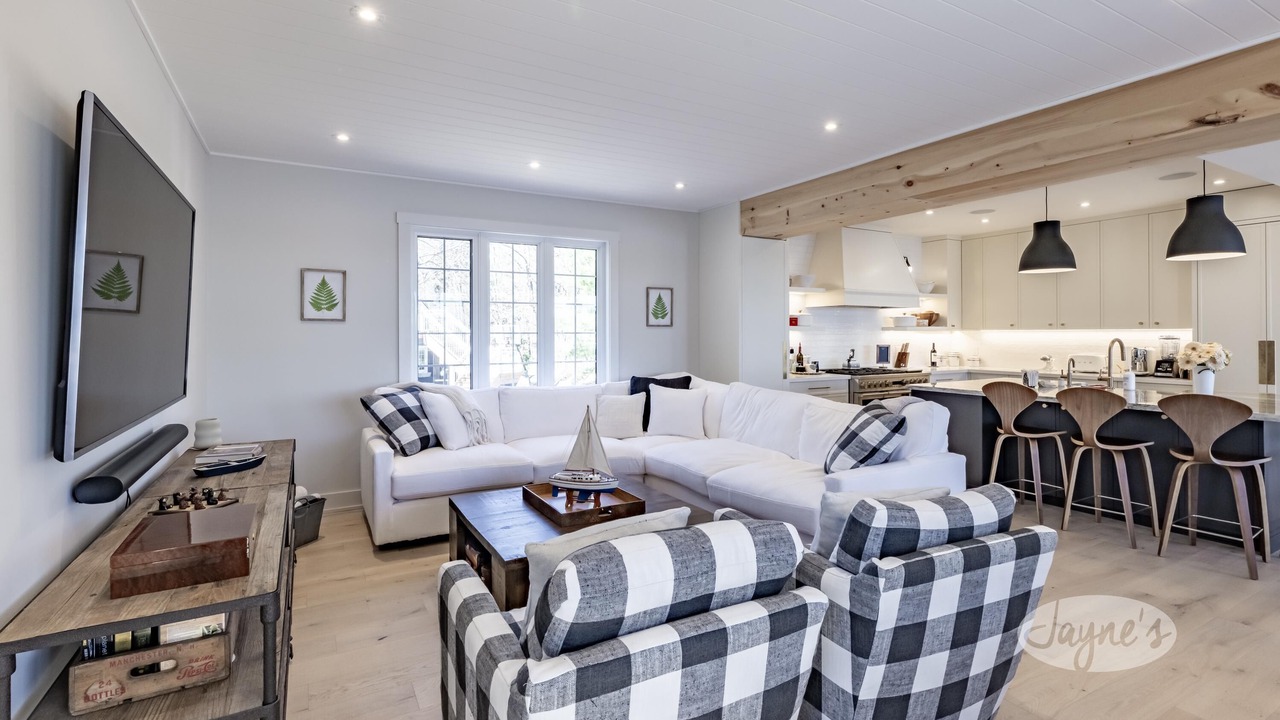 Photo of Livingroom in Muskoka Lakes