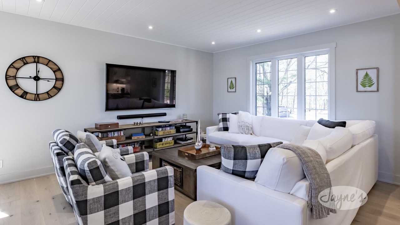 Photo of Livingroom in Muskoka Lakes