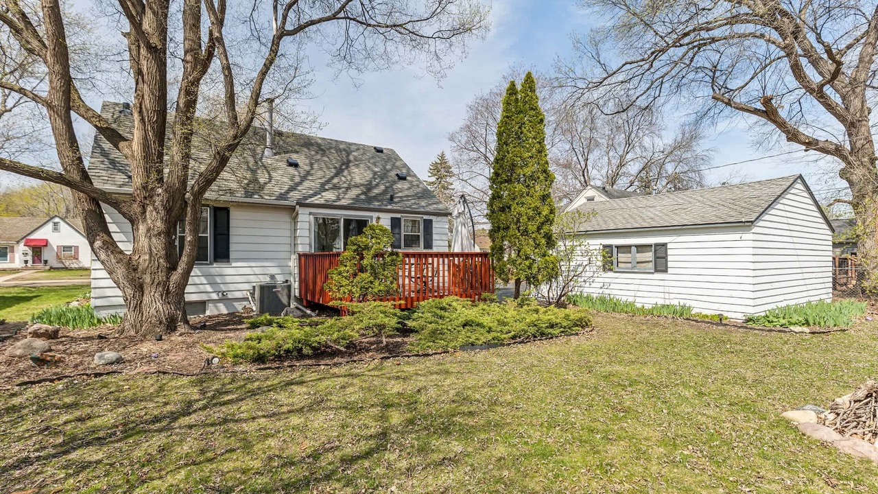 Photo of Outdoor in Crystal