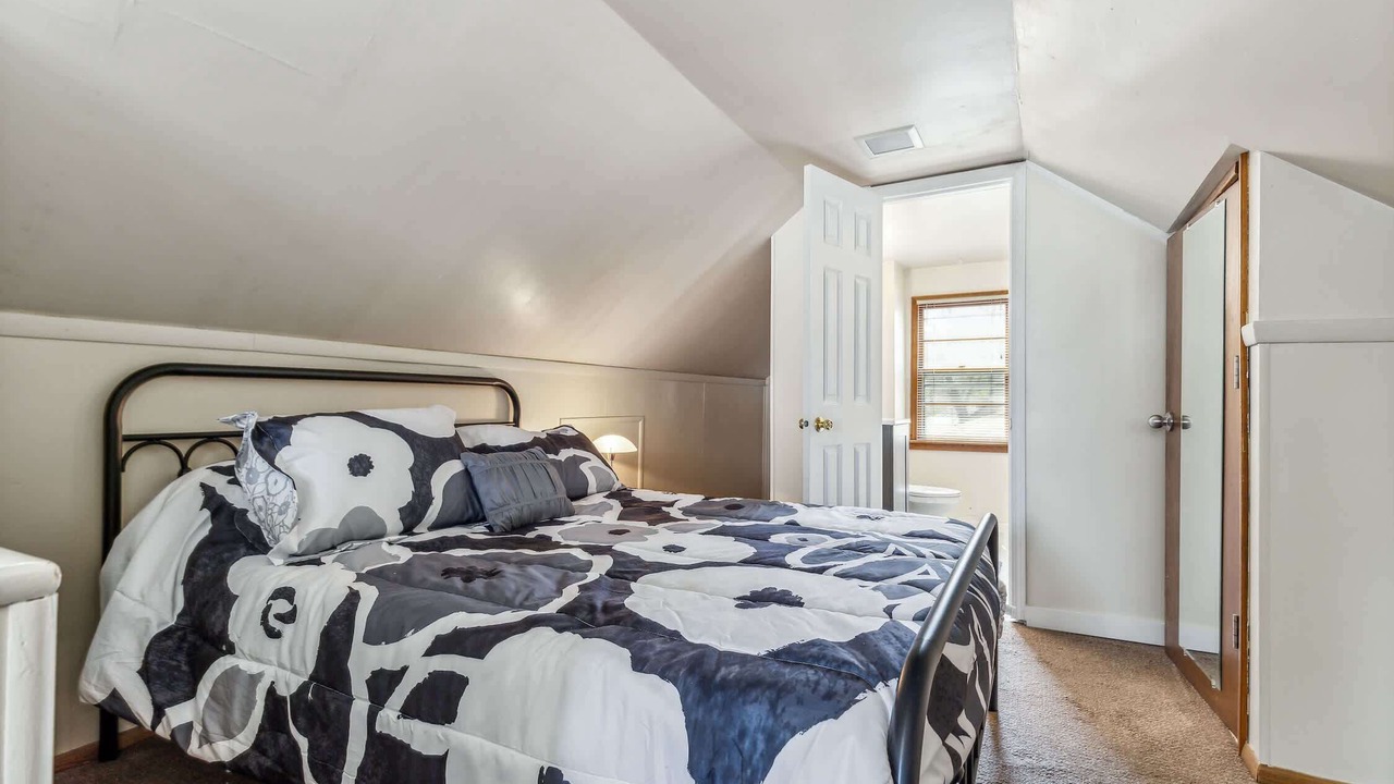 Photo of Bedroom in Crystal
