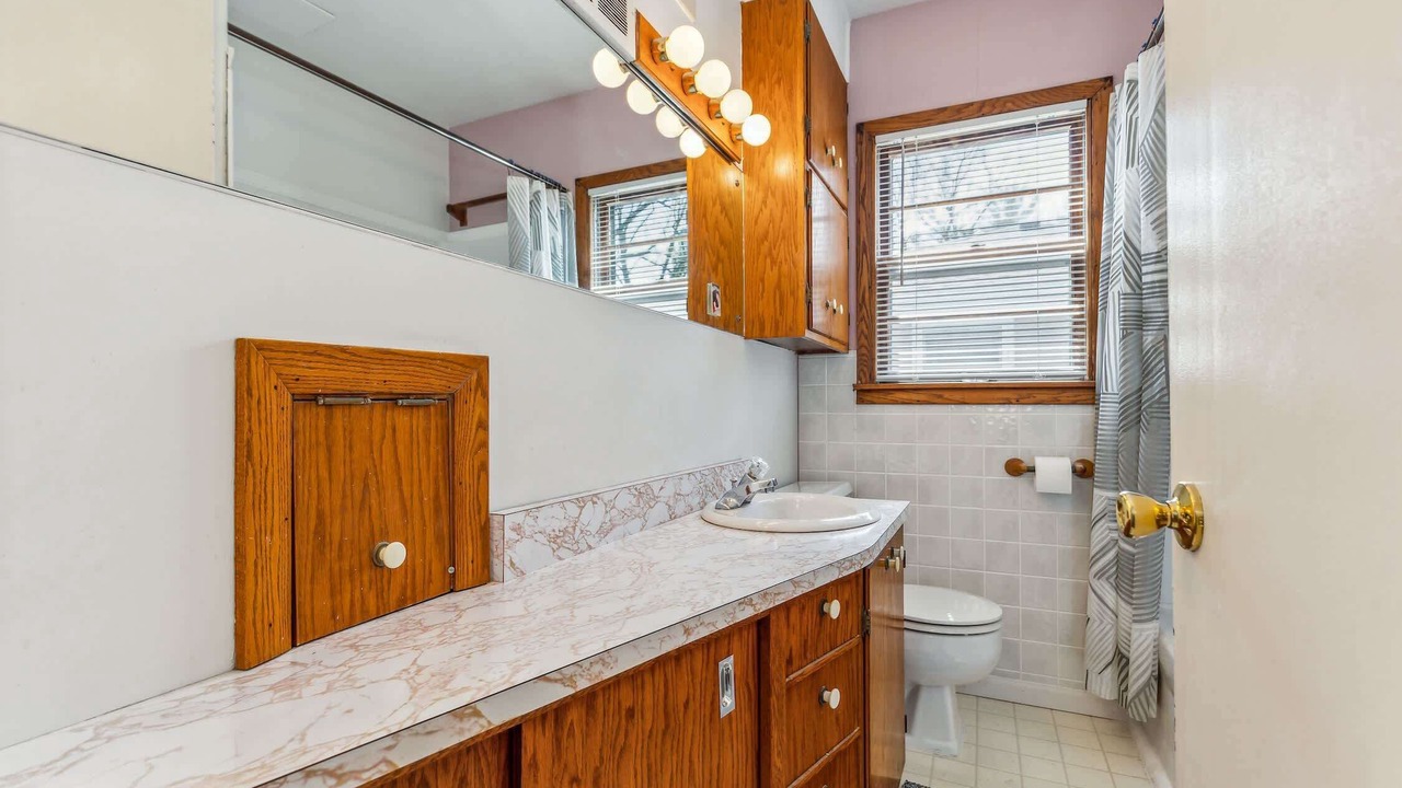 Photo of Bathroom in Crystal