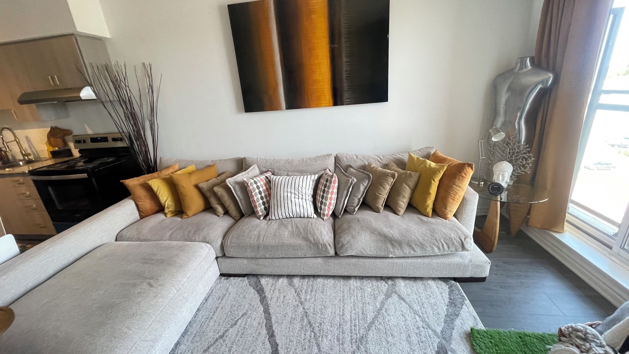Photo of Livingroom in Pickering