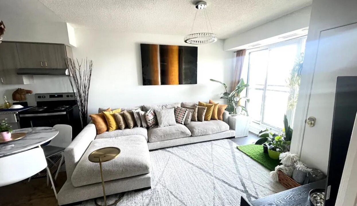 Photo of Livingroom in Pickering