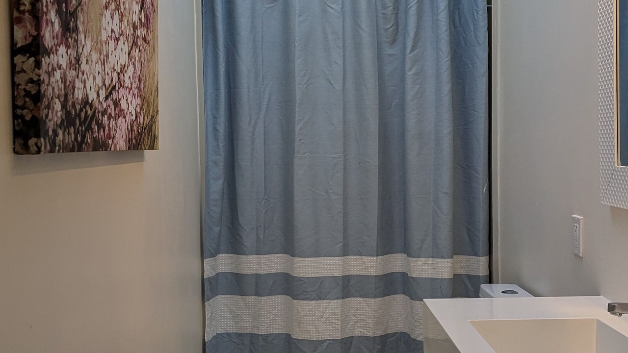 Photo of Bathroom in Brookhaven - Amesbury