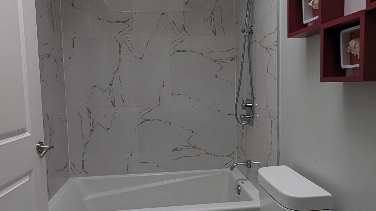 Photo of Bathroom in Brookhaven - Amesbury