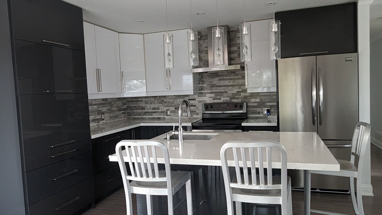 Photo of Kitchen in Brookhaven - Amesbury