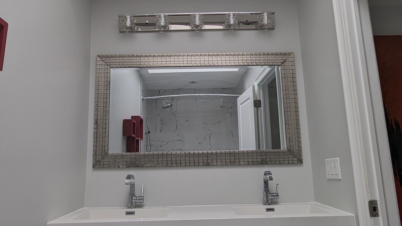 Photo of Bathroom in Brookhaven - Amesbury