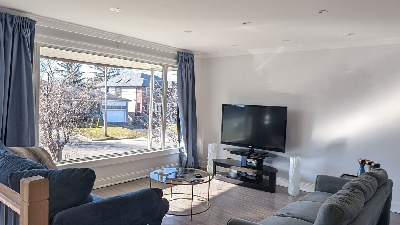 Photo of Livingroom in Brookhaven - Amesbury