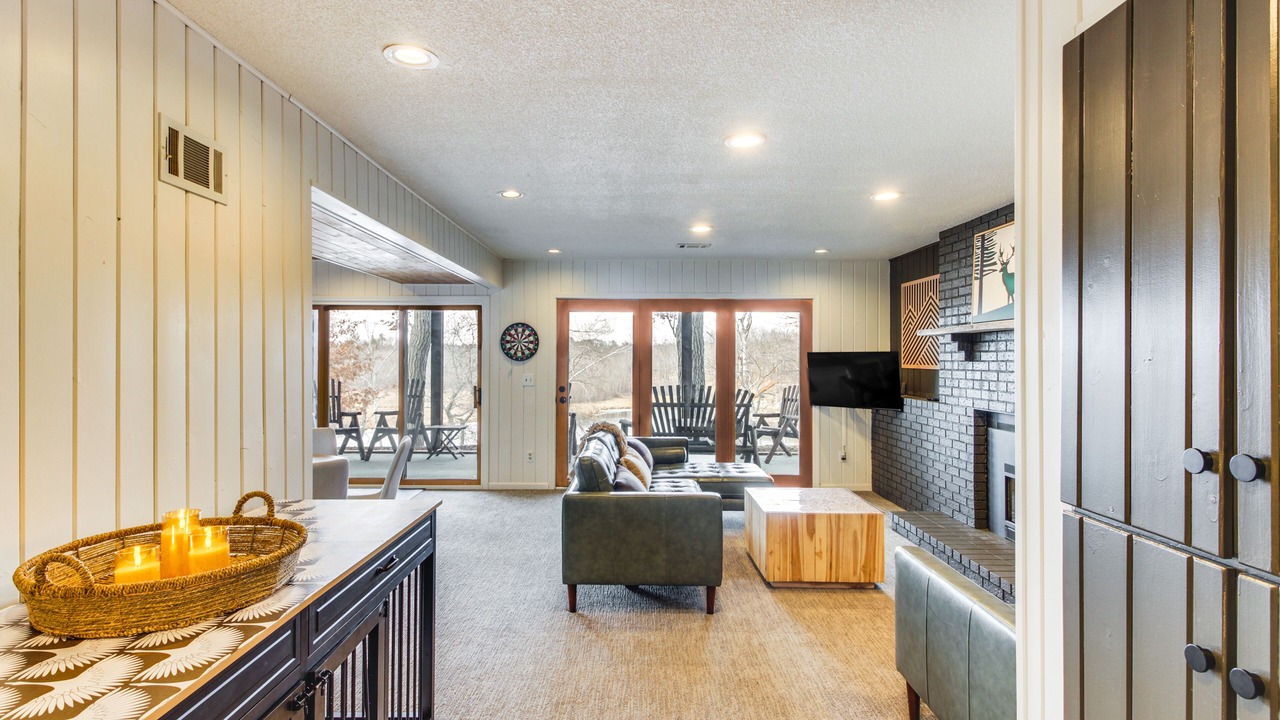 Photo of Livingroom in Lake Shore