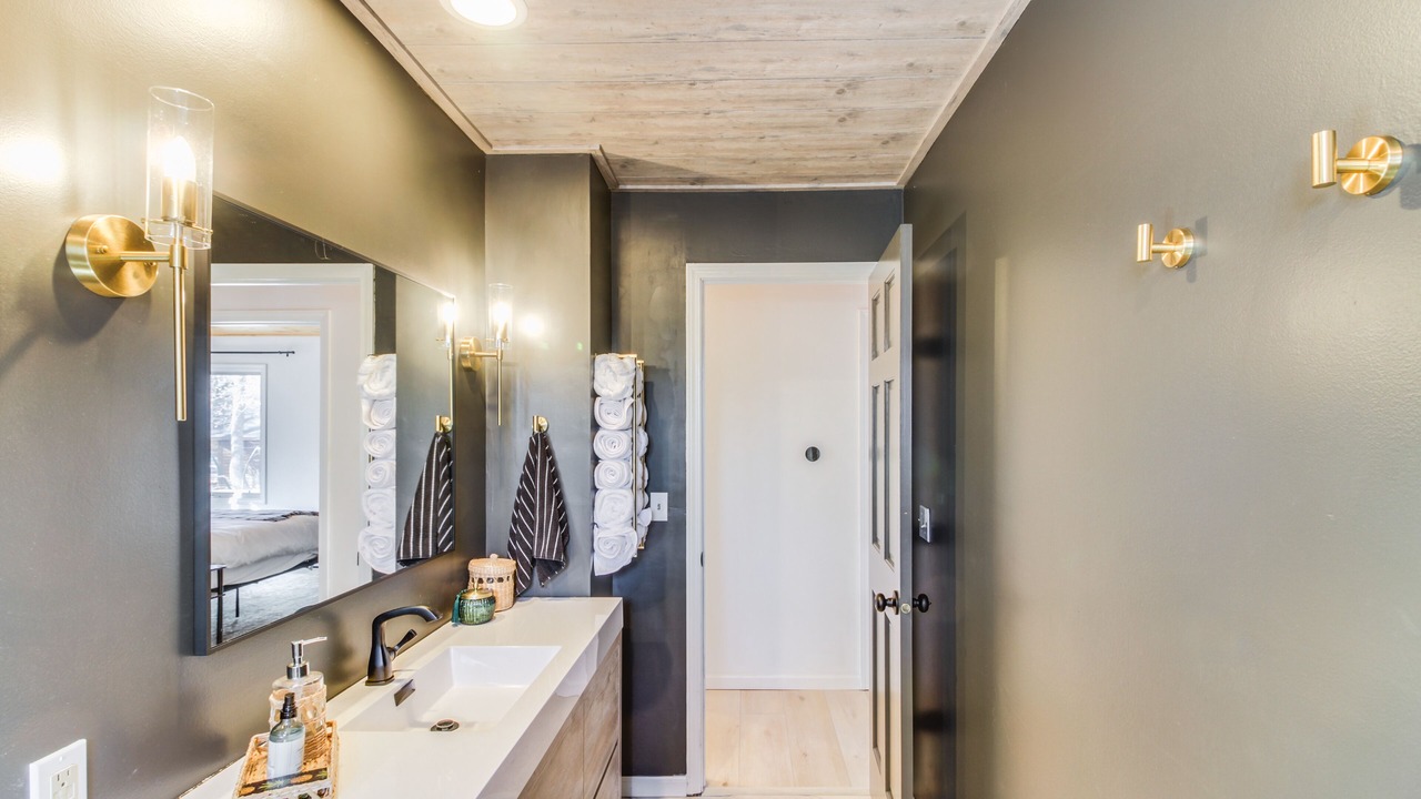 Photo of Bathroom in Lake Shore