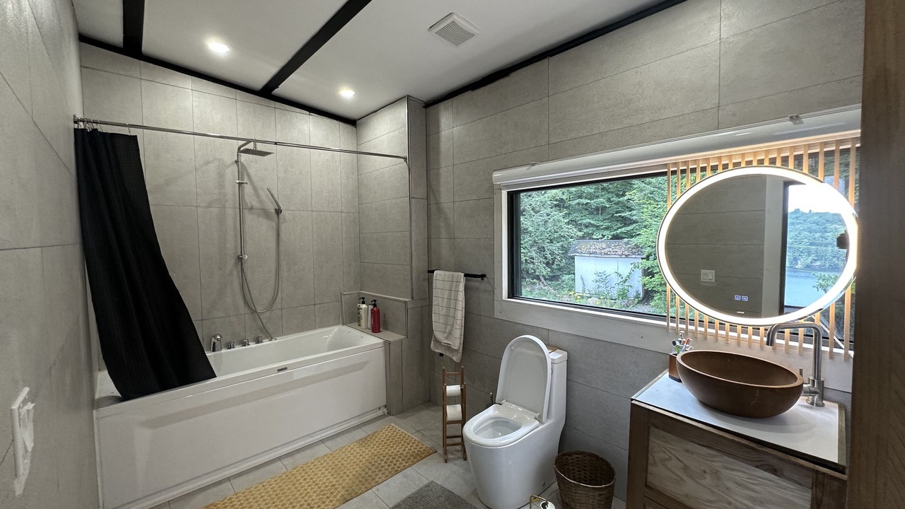 Photo of Bathroom in Algonquin Highlands