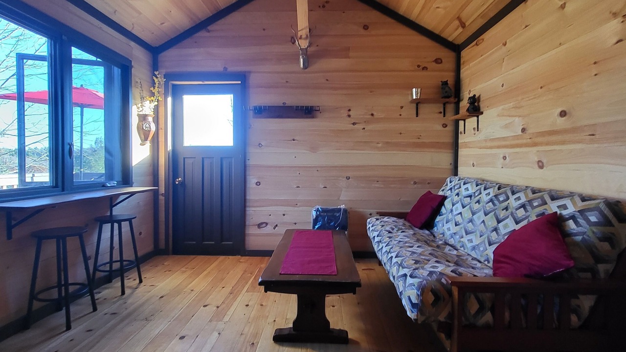 Photo of Livingroom in Central Frontenac