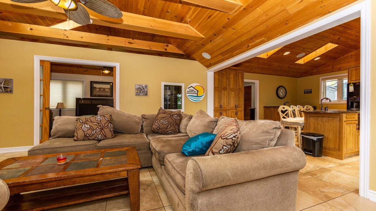 Photo of Livingroom in Central Elgin
