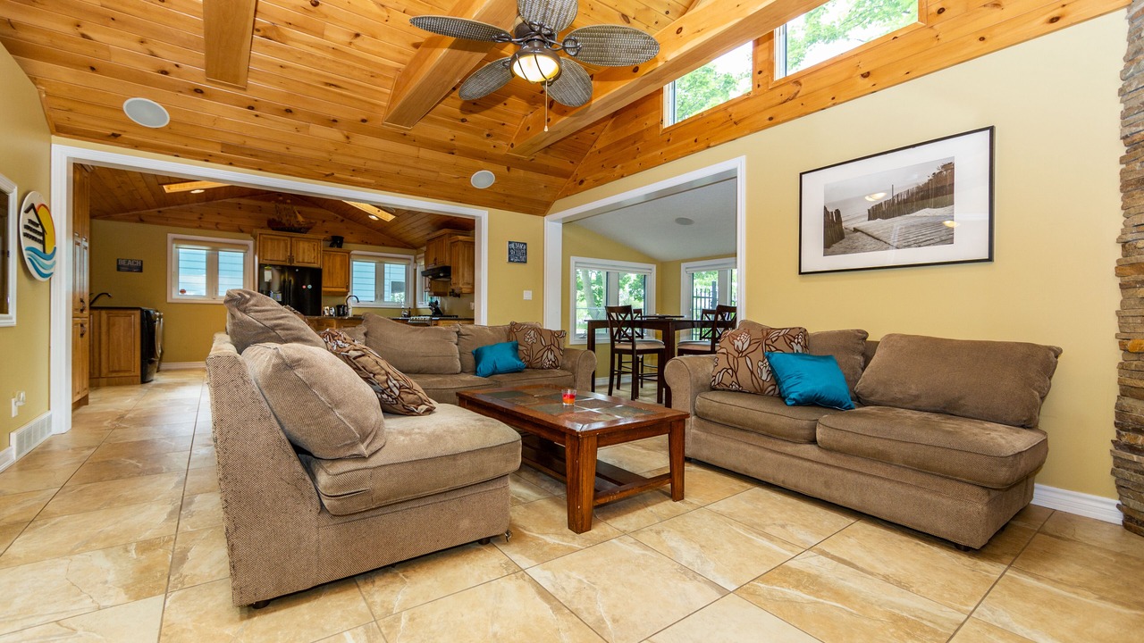 Photo of Livingroom in Central Elgin