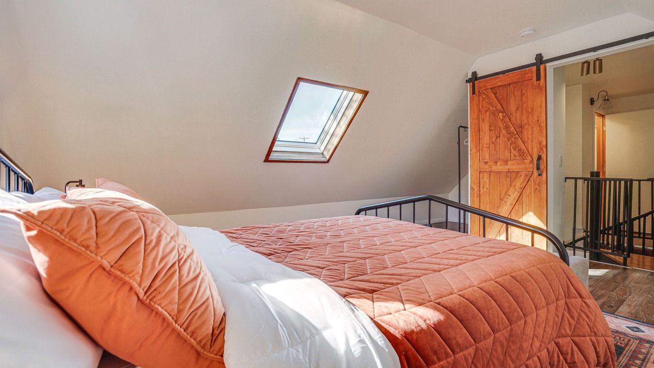 Photo of Bedroom in Summit - University