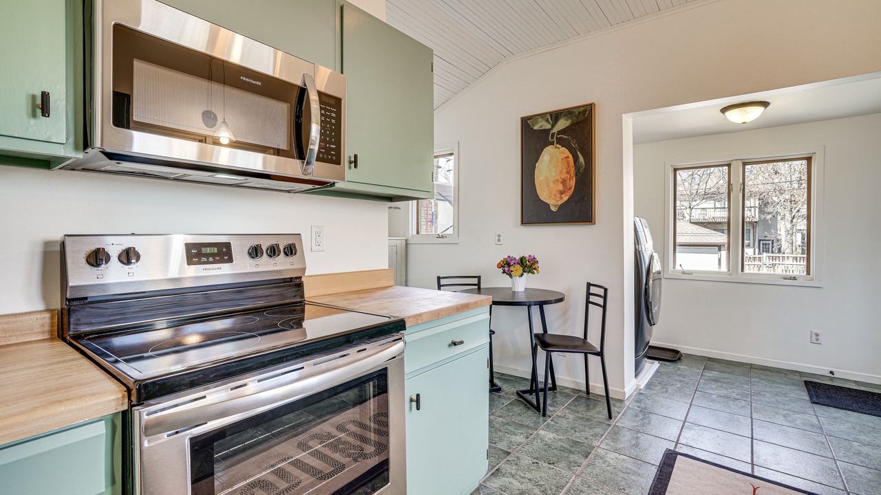 Photo of Kitchen in Summit - University