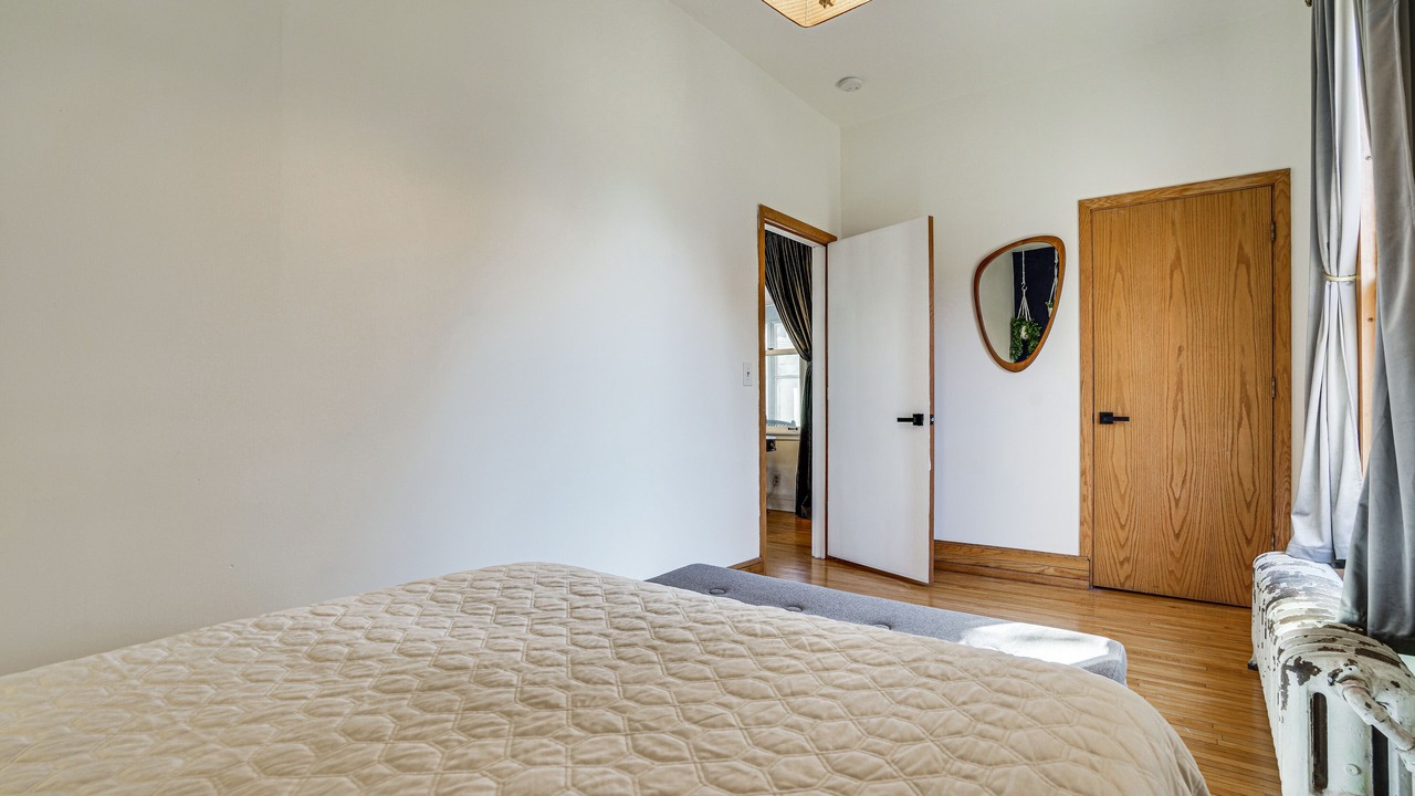 Photo of Bedroom in Summit - University
