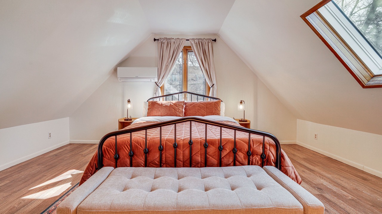 Photo of Bedroom in Summit - University