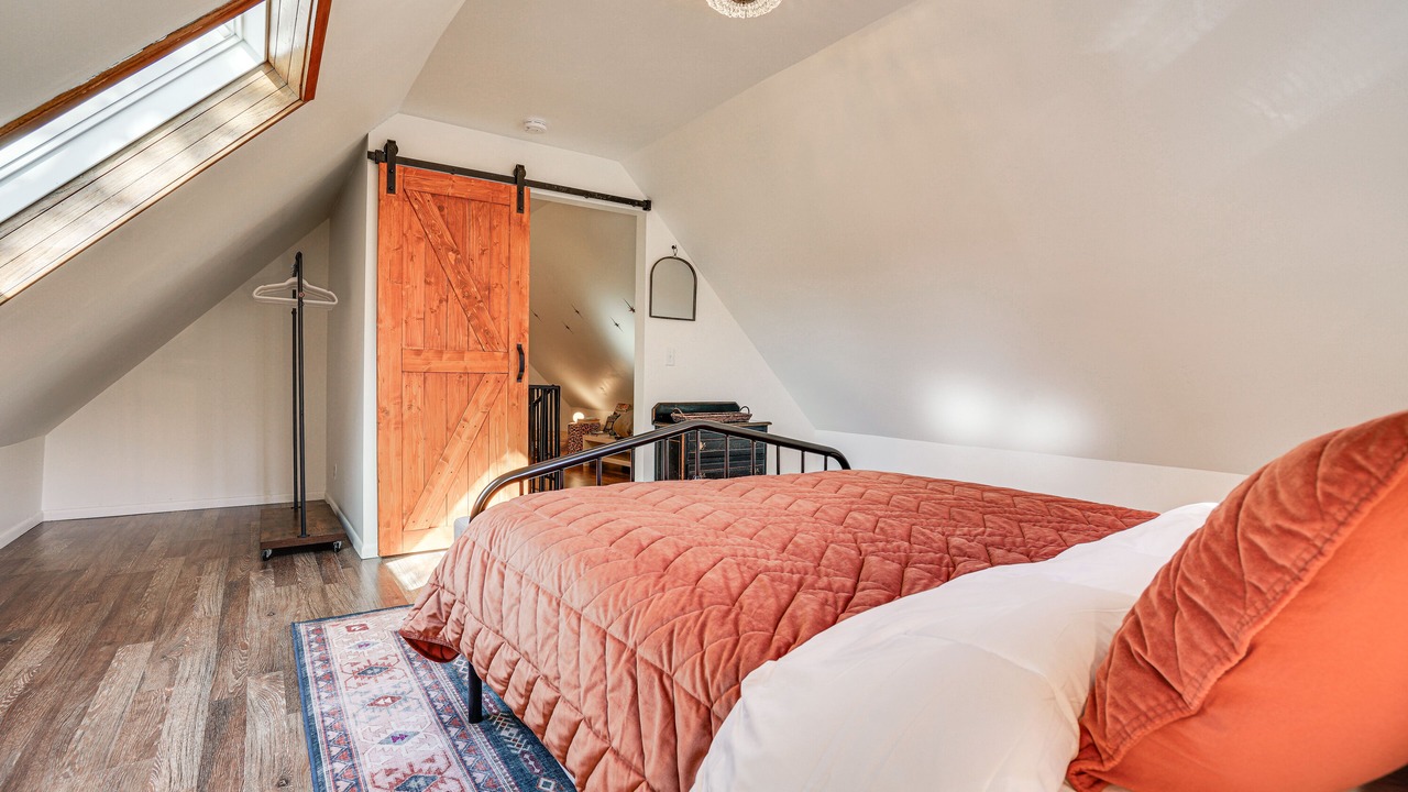 Photo of Bedroom in Summit - University