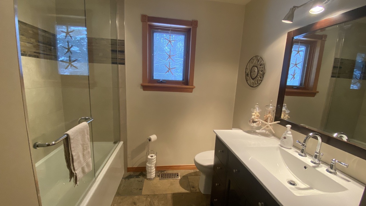 Photo of Bathroom in Algonquin Highlands