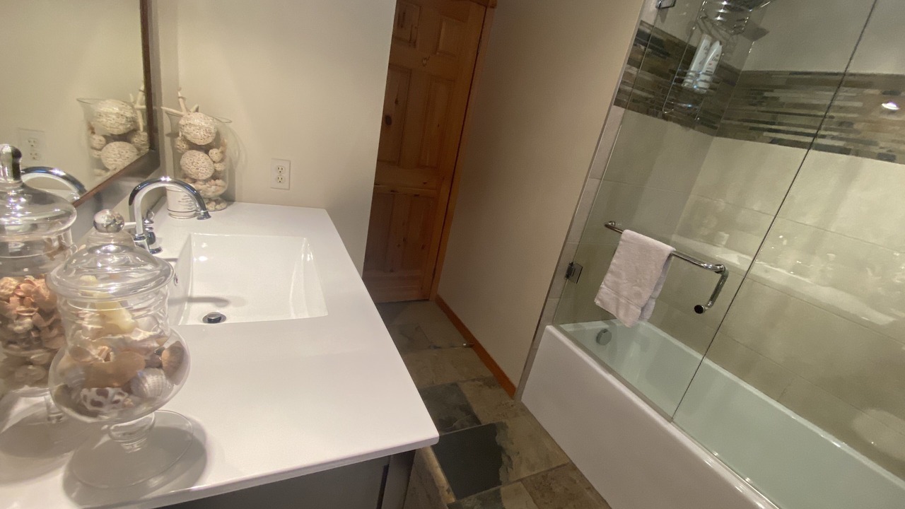 Photo of Bathroom in Algonquin Highlands