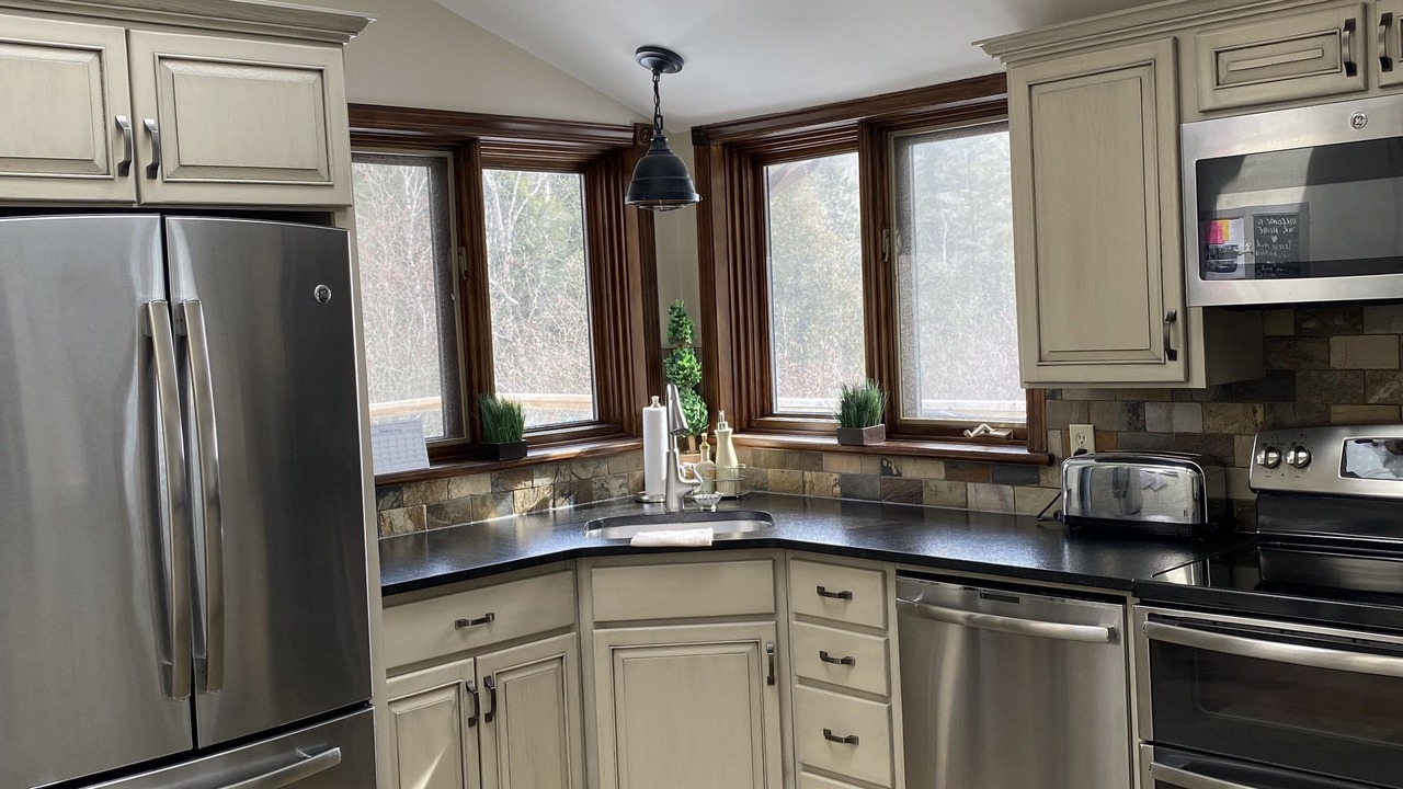 Photo of Kitchen in Algonquin Highlands