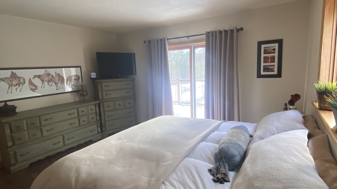Photo of Bedroom in Algonquin Highlands