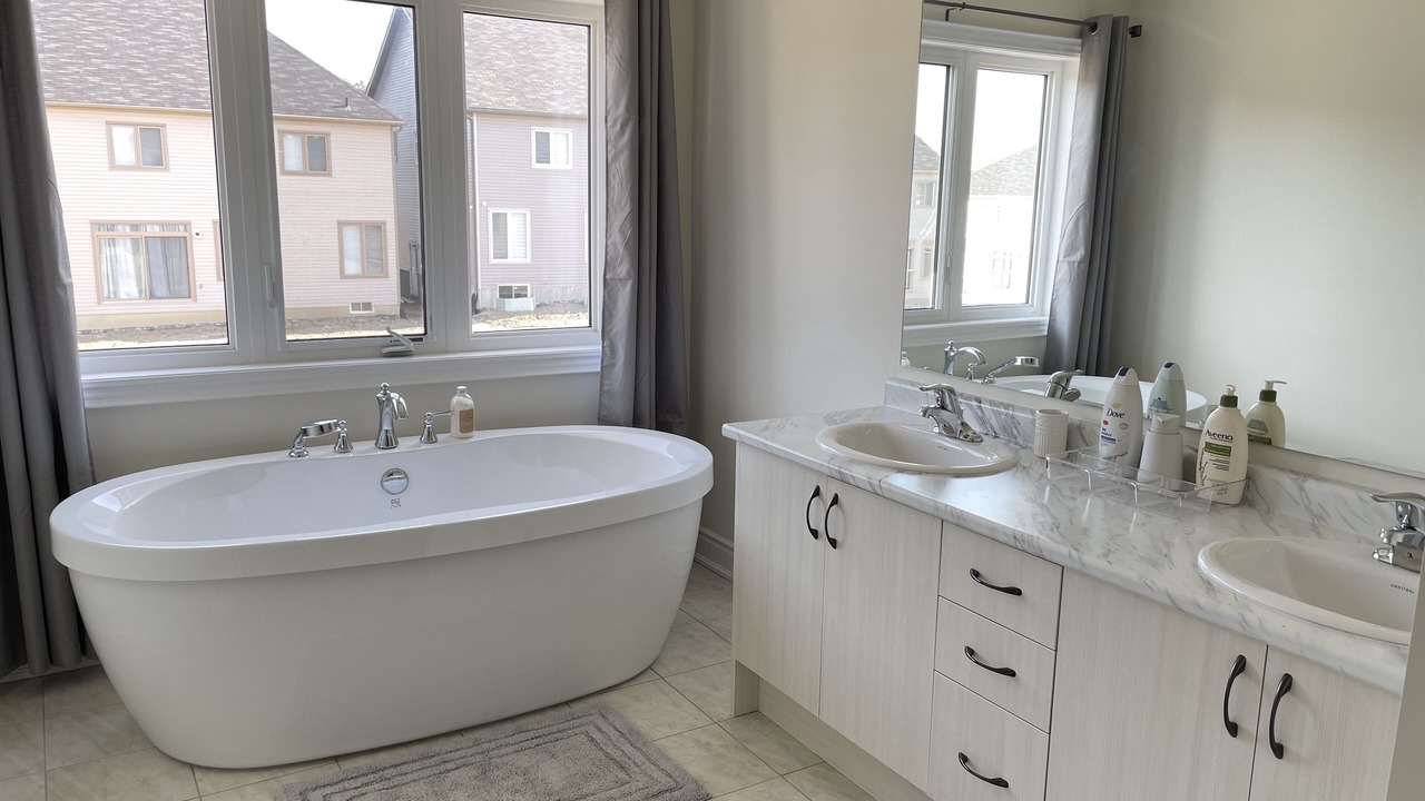 Photo of Bathroom in Lindsay